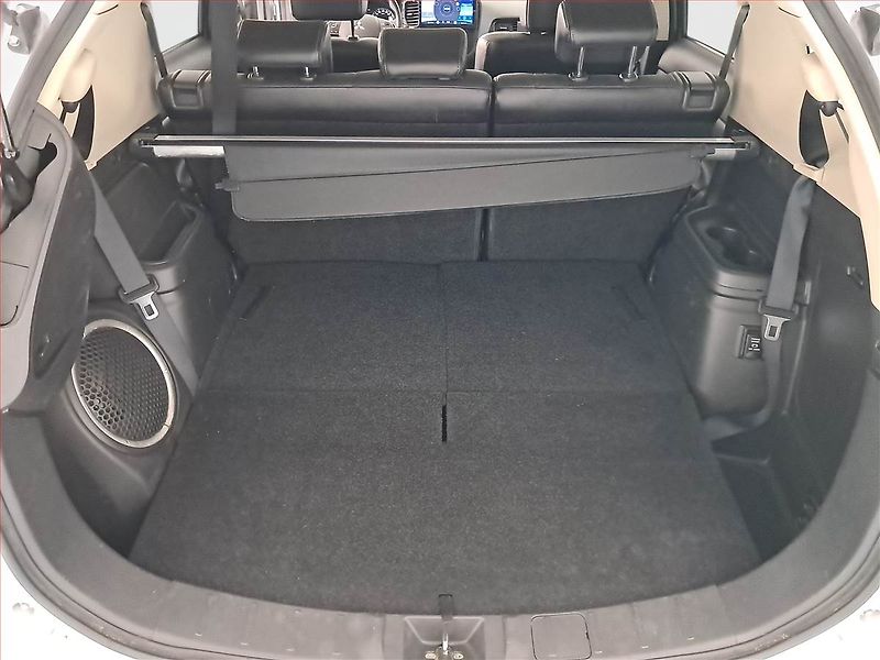Mitsubishi Outlander (2017) Instyle 2.2 DI-D, 4X4 - fotka 14 z 17