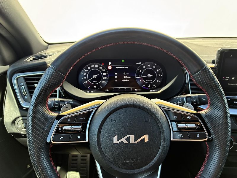 Kia ProCeed 1.6 T-GDI 150kW 7DCT GT - fotka 16 z 22