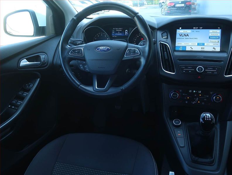 Ford Focus (2018) 1.0 EcoBoost, Tempomat - fotka 7 z 17