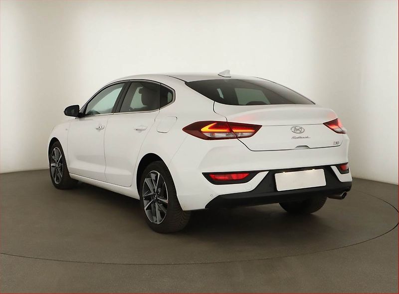 Hyundai i30 (2023) Style 1.5 T-GDI MHEV, ČR,1.maj - fotka 4 z 16