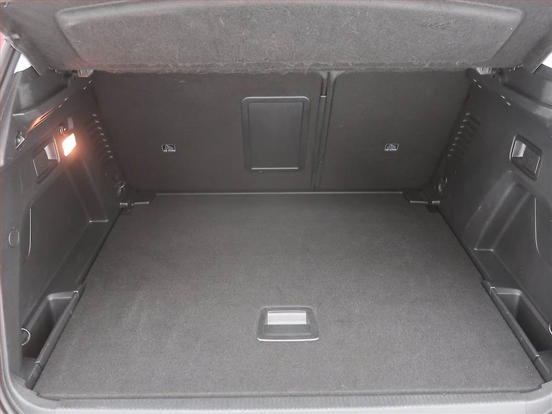 Peugeot 3008 (2020) Allure 1.2 PureTech, Automat - fotka 14 z 23