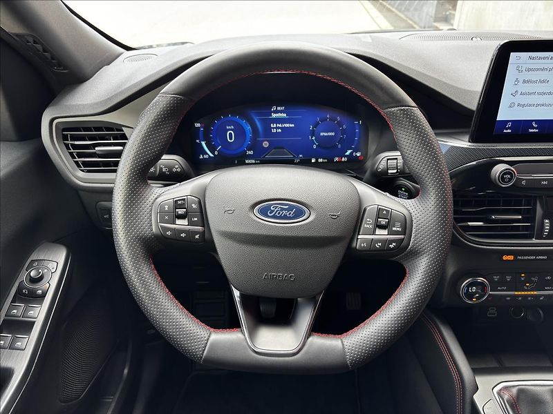 Ford Kuga 1,5 EcoBoost 110kW ST-Line - fotka 24 z 34
