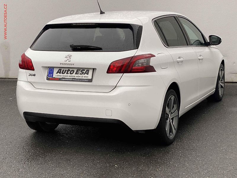 Peugeot 308 (2018) 1.2 PT, Allure, navi - fotka 4 z 16