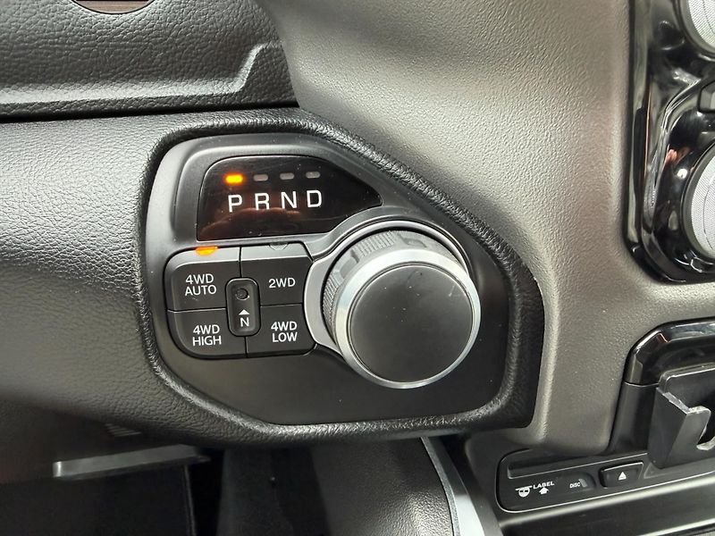 Dodge RAM (2019) +OFFROAD PAKET+ROUGH COUNTRY+ - fotka 18 z 22