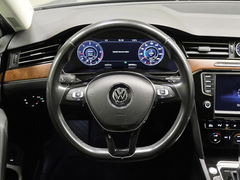 Volkswagen Passat - fotka 14 z 25