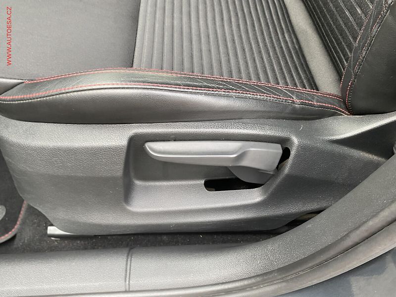 Škoda Octavia (2016) 2.0 TDi, ČR, RS Challange - fotka 14 z 19