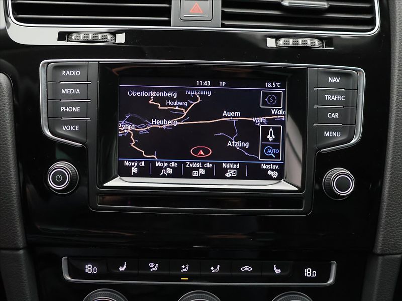 Volkswagen Golf 1,4 TSI 90kW DSG Highline Xeno - fotka 23 z 36