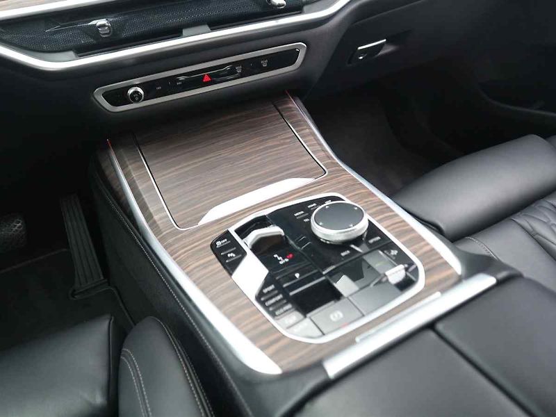 BMW X7 - fotka 10 z 10
