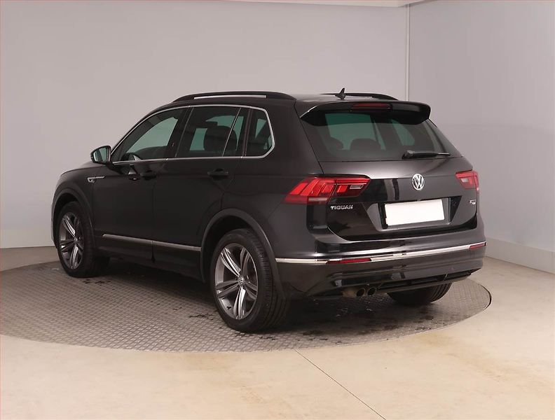 Volkswagen Tiguan (2018) R-Line 2.0 TSI - fotka 4 z 17