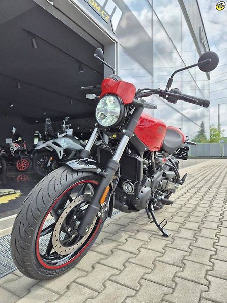 Royal Enfield (2026) Guerrilla 450 - fotka 11 z 37