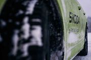 Automobilka Škoda pokořila s plně elektrickým vozem SUV Enyaq RS rekord v nejdelším souvislém driftu na ledě.
