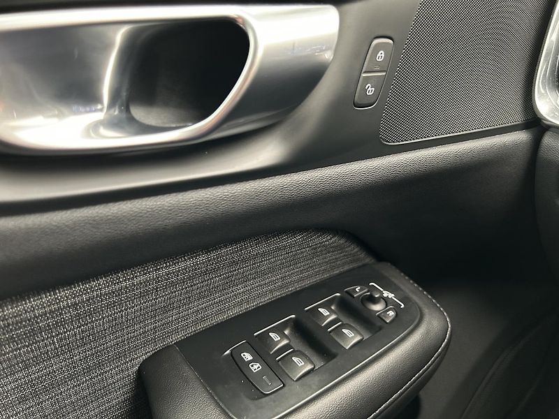 Volvo V60 2.0 B4 Core - fotka 19 z 29