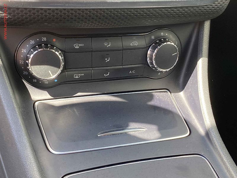 Mercedes-Benz Třídy A (2016) 1.6i, ČR, AT, LED, AC - fotka 15 z 19