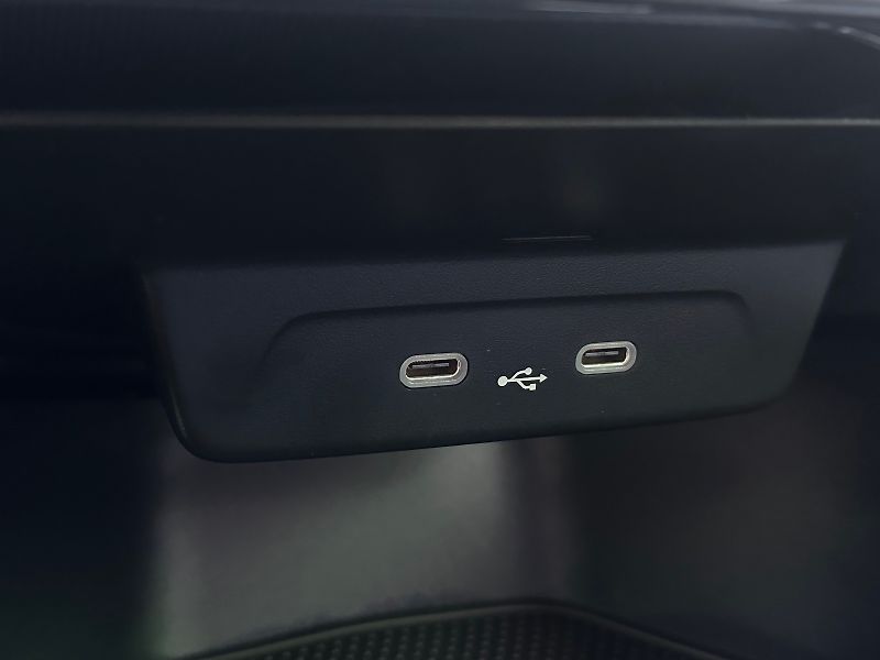 Škoda Fabia 1.0TSi 95PS LED V.Cockpit Clim - fotka 29 z 34