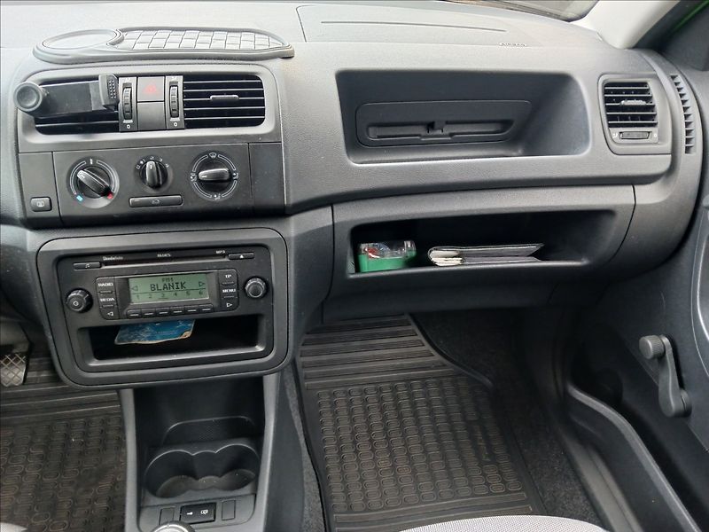 Škoda Fabia 1,2 GARÁŽOVANÉ, TAŽNÉ, 1. maj. - fotka 15 z 20