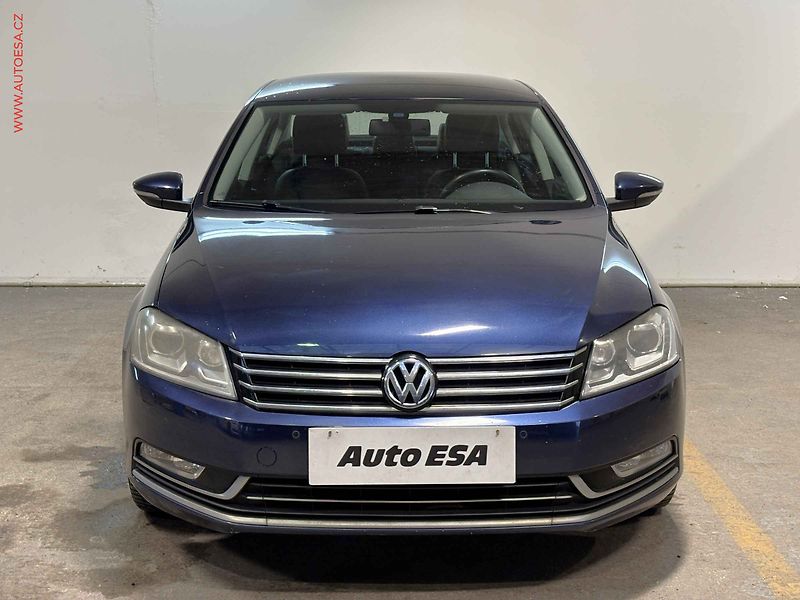 Volkswagen Passat (2013) 2.0TDi 4x4, ČR, Highline, DSG - fotka 2 z 16