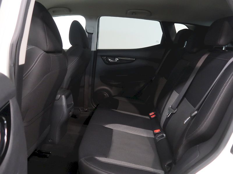 Nissan Qashqai (2021) 1.3DiG-T 103KW TAŽNÉ 360*CAMER - fotka 14 z 33