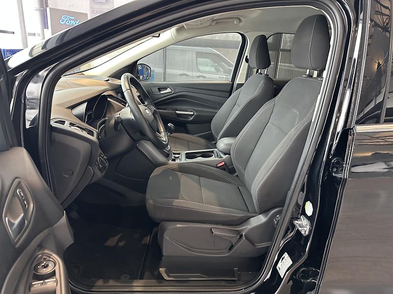 Ford Kuga Titanium 1.5 EcoBoost 150k man - fotka 9 z 26