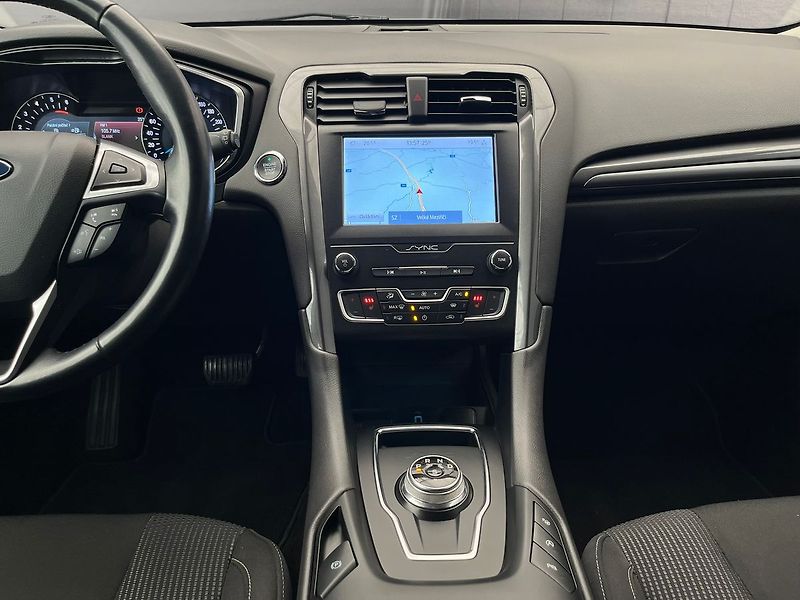 Ford Mondeo 2,0 Titanium LED Dynamic - fotka 17 z 52