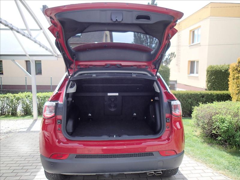 Jeep Compass 2,0 103 KW,Longitude 4WD,2.Maj - fotka 42 z 51