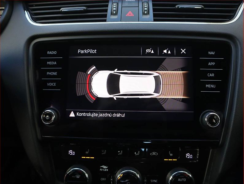 Škoda Octavia (2018) Elegance 1.5 TSI, Automat - fotka 17 z 21