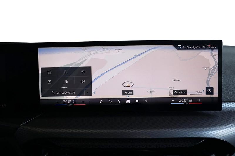 BMW Řada 3 330i xDrive Touring - fotka 11 z 21