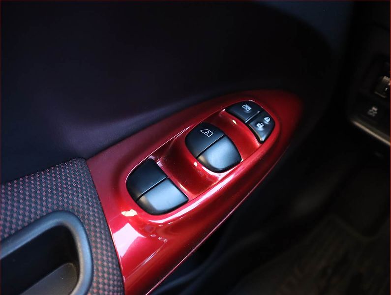 Nissan Juke (2018) 1.6 i, Automat, Serv.kniha - fotka 17 z 19
