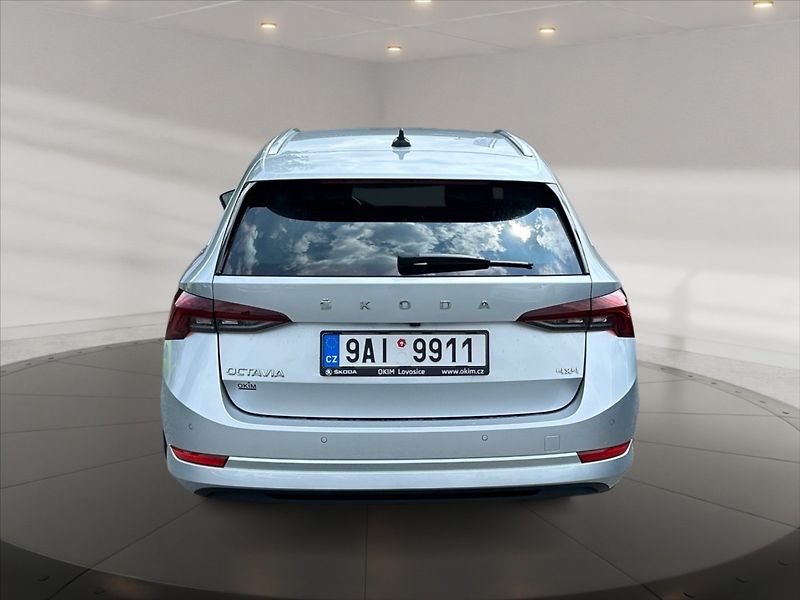 Škoda Octavia 2,0 TSI Style 4x4 DSG - fotka 5 z 11