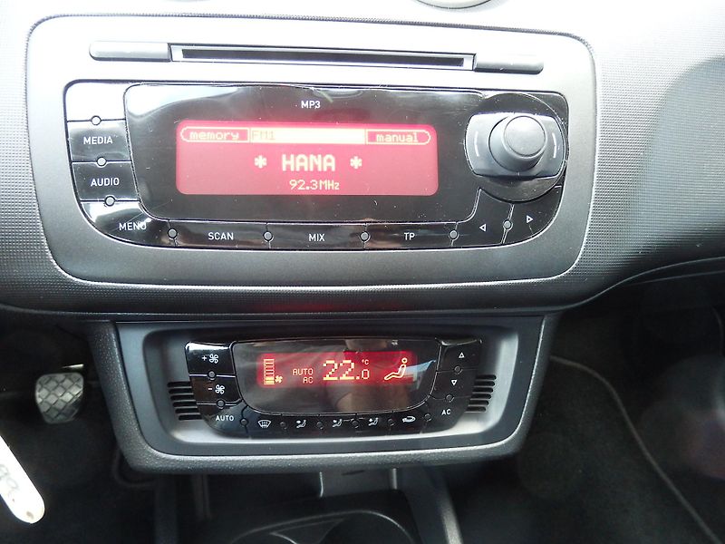 Seat Ibiza 1.4 16V ZÁLOHOVÁNO - fotka 15 z 17