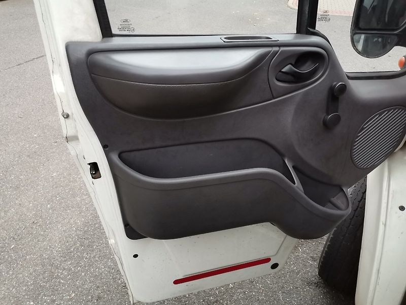 Ford Transit (2001) 2.0Di 55kw 6 míst +Spaní Tažné - fotka 9 z 25