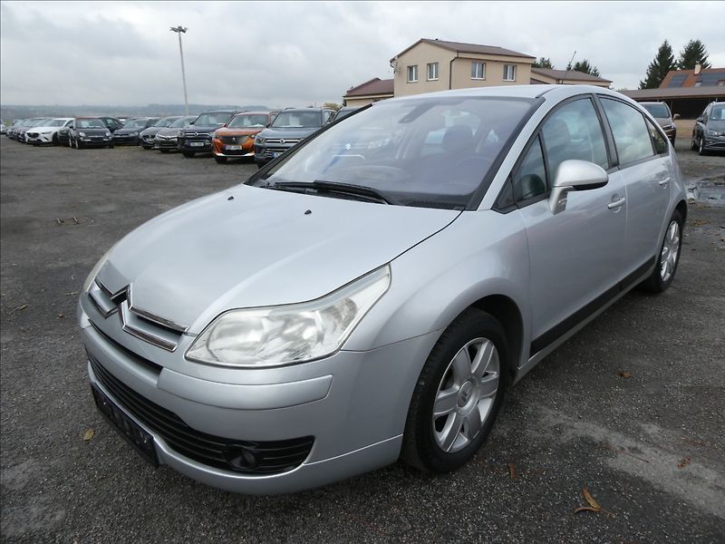 Citroën C4 1,6 i 80kW 2x kola, serviska - fotka 3 z 33
