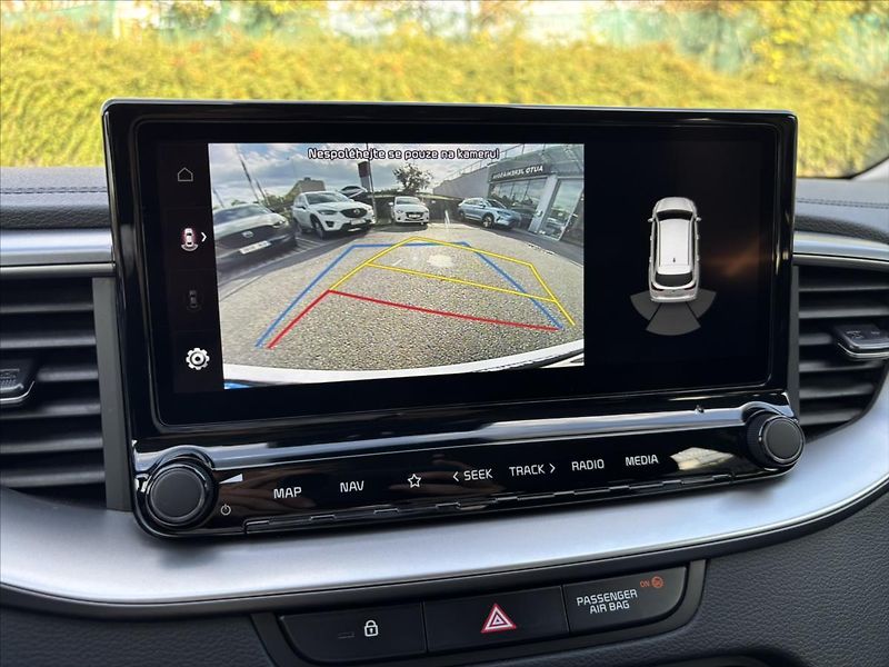 Kia Ceed 1,5 TGDi TOP ZÁRUKA CARPLAY - fotka 17 z 39