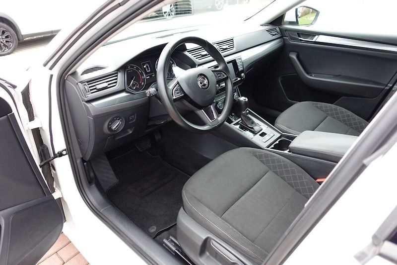 Škoda Superb 1.4 TSI 110kW Active Combi DSG - fotka 10 z 26