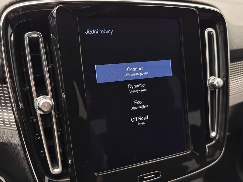 Volvo XC40 B4 AWD INSCRIPTION AUT  - fotka 41 z 51