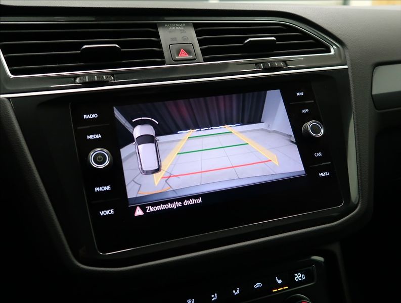Volkswagen Tiguan 2,0 TDI DSG 4MOTION R-LINE - fotka 29 z 55