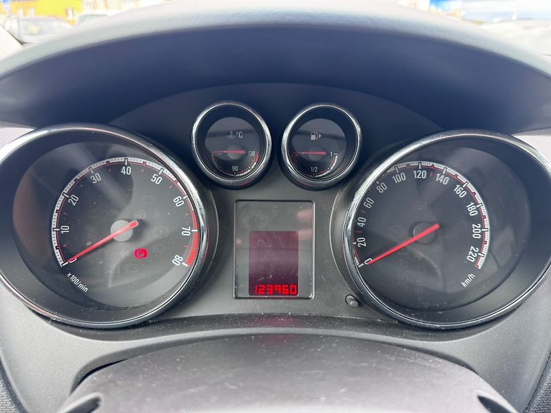 Opel Meriva (2015) 1,4i 74 KW KILOMETRY NOVÁ STK - fotka 22 z 42