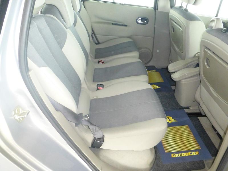 Renault Scénic (2006) 1,6 16V*STŘEŠNÍ NOSIČE**KLIMA* - fotka 23 z 26