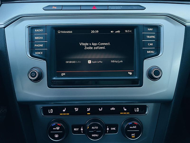 Volkswagen Passat 2.0TDI MANUÁL VÝHŘEV KAMERA - fotka 40 z 47