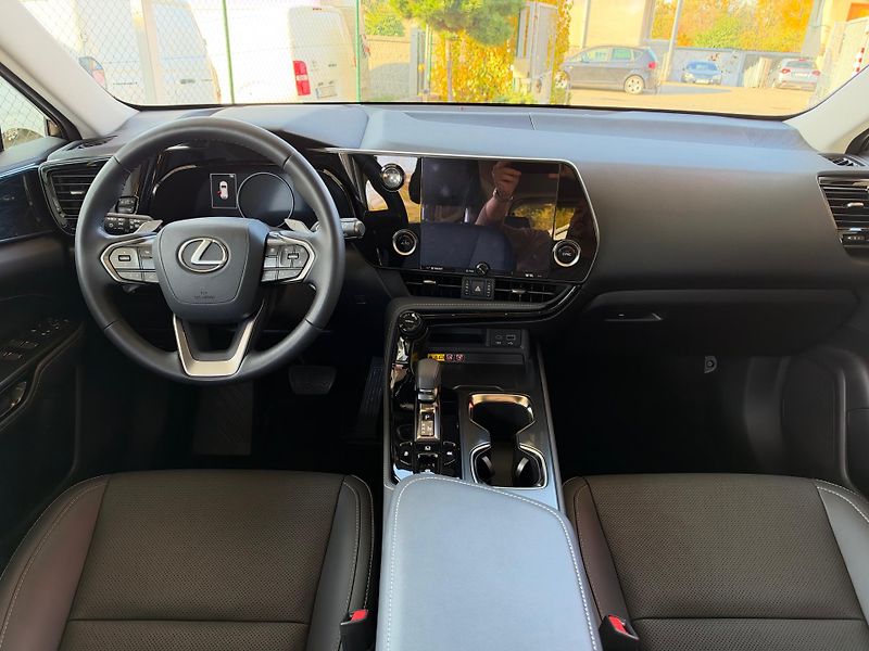 Lexus NX 350h 2,5 Executive FWD - fotka 9 z 10