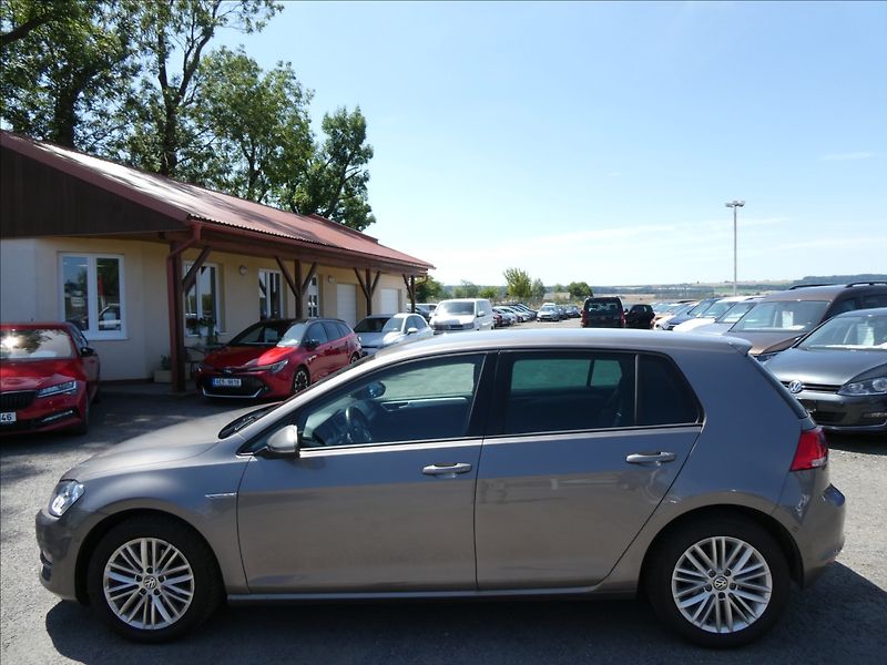 Volkswagen Golf 1,2 TSi 63kW CUP, 2.majitel - fotka 6 z 41