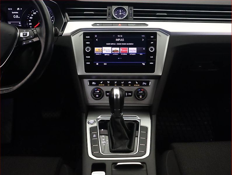 Volkswagen Passat (2018) Comfortline 2.0 TDI, Automat - fotka 10 z 18