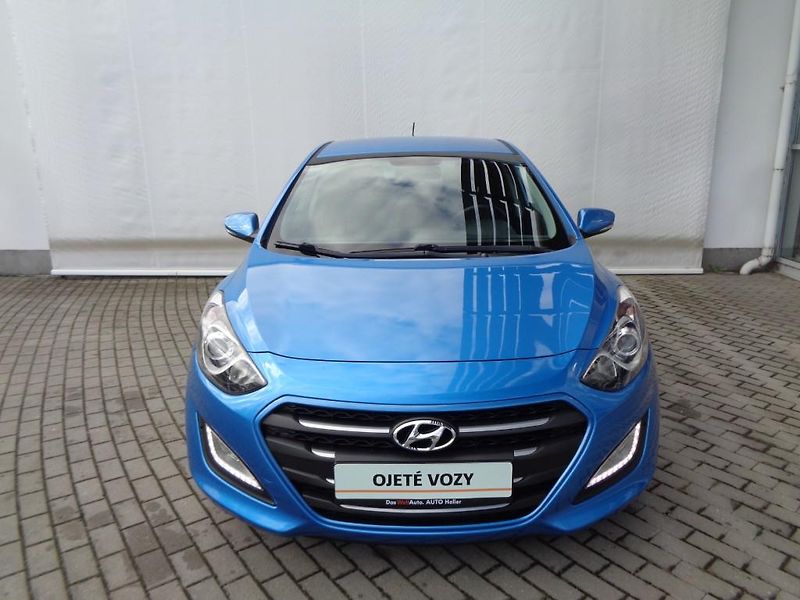 Hyundai i30 1.6i GDI Weekend - fotka 4 z 25