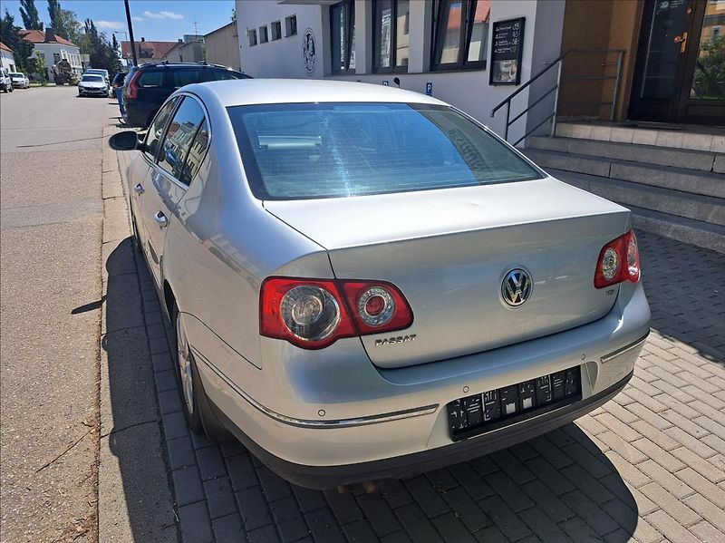 Volkswagen Passat 1,9 TDI - fotka 7 z 43