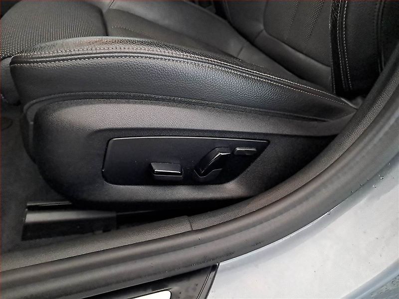 BMW Řada 5 (2017) Sport Line 530d xDrive, 4X4 - fotka 16 z 23