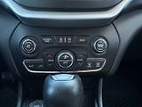Jeep Cherokee 2.2 CRD 4x4/147kW/Automat/1MAJ - náhled 34