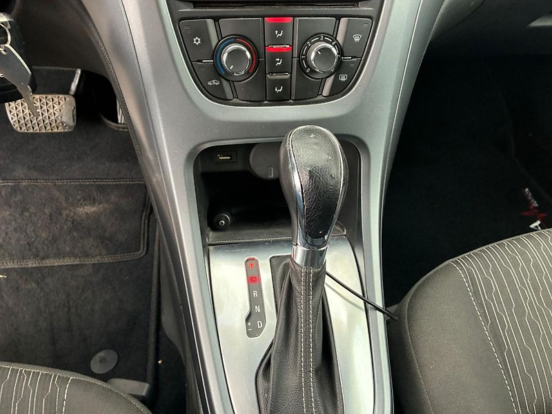 Opel Astra (2013) 2.0DCTi, 121KW, AUTOMAT - fotka 15 z 23