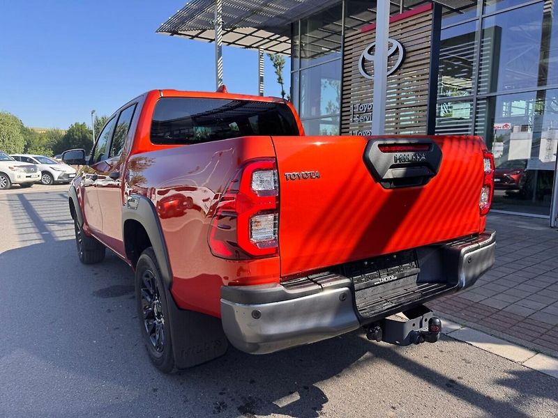 Toyota Hilux 2.8 Invincible 4x4 - fotka 6 z 13