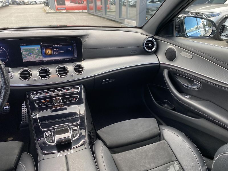 Mercedes-Benz Třídy E E 220d 4M AMG - fotka 11 z 27