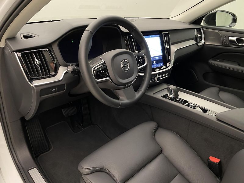 Volvo V60 B4 DARK PLUS AUT  - fotka 4 z 59