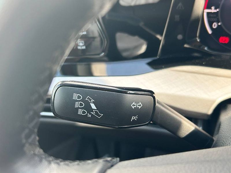 Volkswagen Golf Life 6G 1,5TSi - fotka 13 z 24